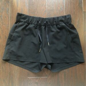 Lululemon On The Fly Short 6